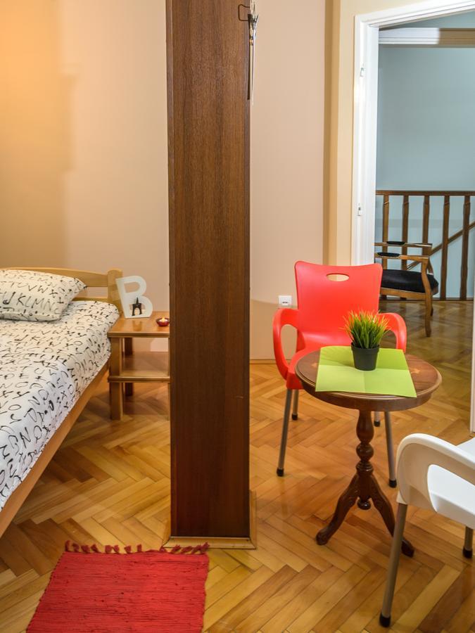Hostel White Town Belgrado Esterno foto