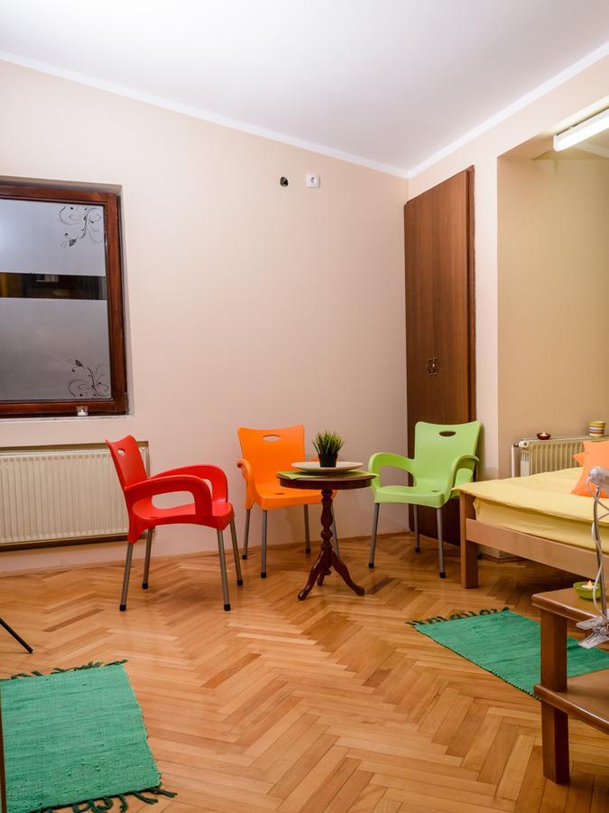Hostel White Town Belgrado Esterno foto
